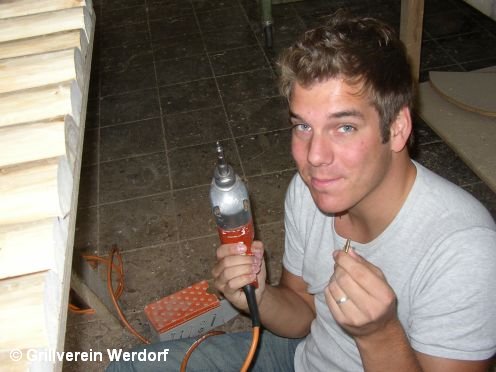 Renovierung Grillh&uuml;tte am 23.07.2005 - bild27, 496x372, 35 Kb